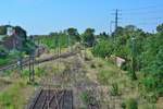 Blick auf die einstige Einfahrt aus Richtung Magdeburg sowie den alten Ablaufberg in Roßlau Rbf.