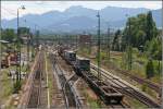 Nachschuss auf einen (nicht optimal ausgelasteten)) Kombizug der whrend des Bahnstreikes nach Italien unterwegs ist.