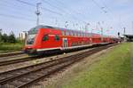 RE18490  Warnemünde-Express  von Berlin Hauptbahnhof (tief) nach Warnemünde erreicht am 26.8.2017 den Rostocker Hauptbahnhof.