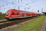 RE5 (RE4359) von Rostock Hauptbahnhof nach Berlin Südkreuz verlässt am 26.8.2017 den Startbahnhof.