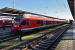 429 027-6 wartet am 7.11.2017 als S1 von Rostock Hauptbahnhof nach Warnemünde im Startbahnhof auf Abfahrt.