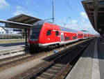 Der HanseExpress nach Hamburg Hbf,am 15.Juli 2018,im Rostocker Hbf.