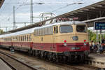 AKE Rheingold Sonderzug ausfahrend in Rostock Hauptbahnhof.