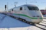 401 555-8  Rosenheim  erreicht am 14.02.2021 als ICE737 von Stralsund Hauptbahnhof nach Köln Hauptbahnhof den Rostocker Hauptbahnhof.