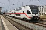 4110 609-3 verlässt am 17.04.2021 als IC2271 von Warnemünde nach Dresden Hauptbahnhof den Rostocker Hauptbahnhof.