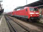 120 202 mit dem Hanse-Express 33008 Rostock-Hamburg am 05.Dezember 2009 in Rostock Hbf.