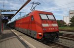 101 062-8 steht am 20.8.2016 mit dem IC2285 von Stralsund Hauptbahnhof nach Hannover Hauptbahnhof im Rostocker Hauptbahnhof.