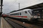 IC2212 ist am 11.12.2016 mit 101 065-1 auf dem Weg von Stuttgart Hauptbahnhof nach Ostseebad Binz, soeben wurde der Rostocker Hauptbahnhof erreicht.