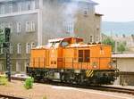 25.05.2000, eine Stunde auf dem Bahnhof Saalfeld, Werklok 23 der Maxhütte Unterwellenborn ballert ein paar blaue Wolken in den Maihimmel.