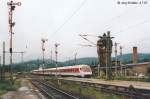 „Steuerwagen voraus“ hat der IC 806 Berlin - Mnchen am 4.7.97 Einfahrt in Saalfeld.