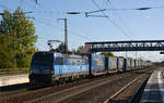 383 004 der CD Cargo führte am 25.09.18 einen LKW-Walther-KLV durch Saarmund Richtung Potsdam.