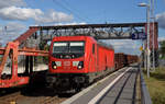 Da das Regelgleis in Richtung Potsdam/Seddin am 25.09.18 bereit durch einen Richtung Seddin ausfahrenden Güterzug belegt war, wurde 187 127 mit ihrem gemischten Güterzug in Saarmund auf dem