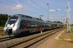 9442 607 (Bombardier Talent 2) von Abellio Rail Mitteldeutschland als RB 74810 (RB59) von Dessau Hbf nach Erfurt Hbf und 9442 106 als RE 74730 (RE19) von Dessau Hbf nach Leinefelde fahren in den