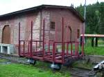 Ein zweiter Beiwagen des Wernesgrner Schienenexpress (WEX) bifindet sich gerade im Aufbau. (Bahnhof Schnheide Sd, 26.07.09)