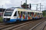 Ein sehr Farbenfroher Lint der OLA(706) bei der Einfahrt in den Schweriner Bahnhof am 26.07.2009.