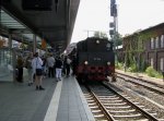 Dampflok BR 91 134 -DR- mit dem Sonderzug der MEF nach Ankunft aus Ludwigslust am Bahnsteig 4a, Schwerin Bf 15.08.2009