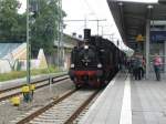 Dampflok BR 91 134 -DR- mit dem Sonderzug der MEF steht am Bahnsteig 4a zur Sonderzugfahrt nach Ludwigslust bereit, Schwerin Bf 15.08.2009