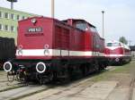 V 100 143 und eine Lok der BR 118 bei einer Austellung in Schwerin am 24.09.2010