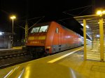 BR 101-143-6 mit einem IC nach Hamburg im Bahnhof von Schwerin am frhen morgen des 25.03.2011