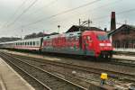  BR 101-078-4 im Bahnhof von Schwerin Hbf am Zugschluss eines Intercitys in Richtung Hamburg im Jahre 2002