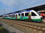 VT 702 mit der Werbung fr die Sagen und Mrchenstrae im Bahnhof von Schwerin am 16.04.2011 zur Weiterfahrt nach Parchim