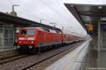 120 204-3 mit dem RE1  Hanse-Express  (RE 4306) von Rostock Hbf nach Hamburg Hbf im Schweriner Hbf. 15.07.2011