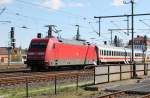 101 026-3 schiebt IC 2287 von Ostseebad Binz nach Hamburg Hbf in Schwerin Hbf am 28.04.2013