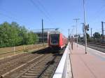 Einer der beiden  neuen  Doppelstock-Steuerwagen mit Klimaanlage auf dem RE 9 von Aachen nach Gieen verlsst Siegburg/Bonn am 30.04.07 (Zuglok war brigens die 111 118).