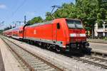 146 242-3 schiebt am 30.05.2019 den RE4716 von Konstanz nach Karlsruhe Hauptbahnhof aus Singen(Hohentwiel).