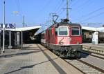 Re 4/4 11303 mit dem IC 281 von Stuttgart nach Zrich HB am Abend des 21.08.13 bei der Ausfahrt aus Singen (Hohentwiel).