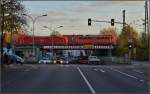 <U>Lichtspiele in Singen am Hohentwiel.</U> 

Netter Parkplatz von 140 214-8 und 185 052-8. November 2013.