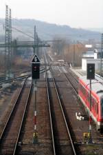 Bahnhof Sinsheim von Fussgngerberweg aus.