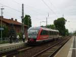 RE 17769 von Magdeburg nach Erfurt Hbf am 17.06.2011, bei seinem Zwischenstopp im Bahnhof von Smmerda.