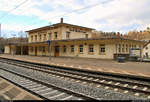 Blick auf das Empfangsgebäude des Hp Stadt Wehlen(Sachs) auf der Bahnstrecke Děčín–Dresden-Neustadt (Elbtalbahn | KBS 247).