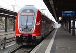 DB 445 004 und 445 008 am 23.03.2021 in Stralsund Hbf als RE5 ausfahrend