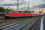 147 019 vor der kalten 147 014, Einfahrend mit dem RE3 3314 in den stralsunder Hbf.