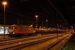 WFL 232 527 steht am Abend des 14.03.2023 mit einem voll bepacktem Schotterzug im stralsunder Hbf.