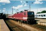 Im Juli 1998 stande diese Regionalbahn,nach Zssow mit der 143 328 bespannt,abfahrbereit in Stralsund.