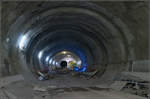 Tief unter dem Kriegsberg -    teilt sich der Tunnel in die Röhren nach Feuerbach (links) und Bad Cannstatt (rechts).