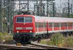 Tele-Blick auf 111 019-6 von DB Regio Baden-Württemberg als RE 19902 von Nürnberg Hbf, der seinen Endbahnhof Stuttgart Hbf abweichend auf Gleis 9 erreicht.