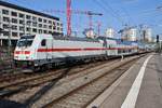 146 562-4 erreicht am 16.11.2018 mit dem IC2280 von Singen (Hohentwiel) den Stuttgarter Hauptbahnhof.