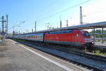 Die Elektrolokomotive 101 118-8 mit einem IC Mitte September 2019 bei der Ankunft am Hauptbahnhof Stuttgart.