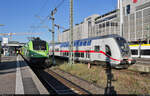 182 522-3 (Siemens ES64U2-022) und DBpbzfa <sup>668.4</sup> sonnen sich in Stuttgart Hbf.

🧰 Mitsui Rail Capital Europe GmbH (MRCE), vermietet an die Netzwerkbahn Sachsen GmbH (NeS) für Flixtrain GmbH | DB Fernverkehr
🚝 FLX32612 (FLX10) Stuttgart Hbf–Berlin Hbf (tief) | IC 2286 (Linie 87)/RE 52286 (RE87) Rottweil–Stuttgart Hbf
🕓 15.6.2021 | 7:15 Uhr