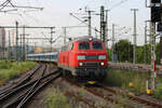 NeSA 218 399-4 erreicht am Abend des 18.06.2022 mit dem SVG FEX-Südbahn Stuttgart Hbf.