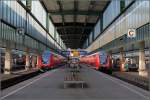 Bahnsteig-Symetrie -     Hauptbahnhof Stuttgart.