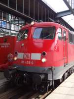 115 459-0 erreichte eben mit ihrem Eurocity aus Zürich den Endbahnhof Stuttgart. Der Zug wird gleich abgestellt. Mai 2013.