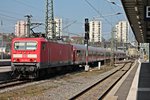 Ausfahrt am 09.04.2015 von der Stuttgarter 143 881-1 mit einer RB (Stuttgart Hbf - Heilbronn Hbf) aus dem Startbahnhof.