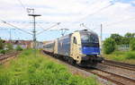 Am 03.06.2015 fährt 1216 950 mit Kirchentagsonderzug den Bahnhof Stuttgart-Zuffenhausen.