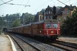 Elektrischer Vorortverkehr in Stuttgart im Mai 1978: Auf der Basis des ET 25 beschaffte die DR 1939 fünf speziell für den Vorortverkehr konzipierte Triebwagen der Baureihe ET 55, die bis