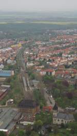 Blick auf die Stadt Thale und ihren als Sackbahnhof geltenden Hauptbahnhof.